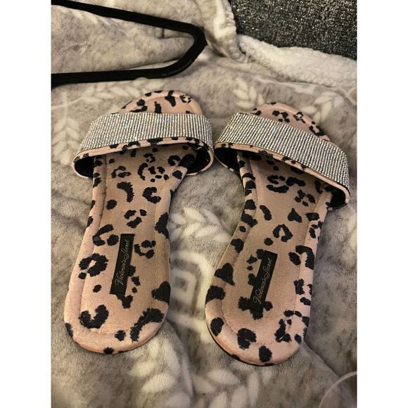 Nwt & bag Victorias secret VS rhinestone leopard slippers shoes - Picture 2 of 11